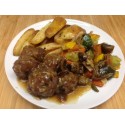 Boulettes de bœuf aux pruneaux, pommes sautées et flan de légumes