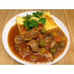 Sauté de porc à la corse et polenta au fromage et légumes mijotés