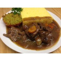 Daube de bœuf, polenta et tomate provençale