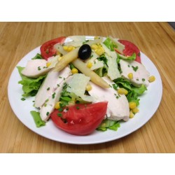 Salade César :Poulet pané, salade, tomate, maïs, asperge, parmesan