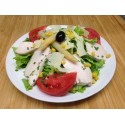Salade César :Poulet pané, salade, tomate, maïs, asperge, parmesan