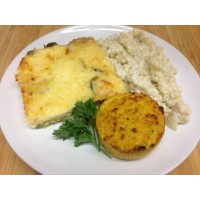 Émincé de poulet sauce brune à l'orange, poêlée de courgettes et pommes sautés