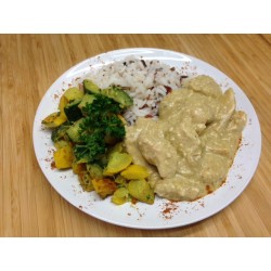 Poulet korma, riz basmati et légumes grillés