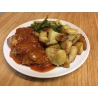 Boulettes d’agneaux en croute d’herbes, gratin dauphinois et ratatouille