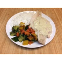 Émincé de poulet sauce brune à l'orange, poêlée de courgettes et pommes sautés