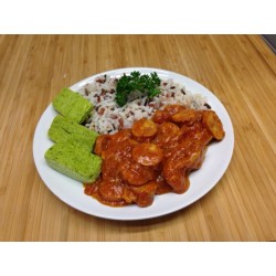 Rougail saucisses, riz aux lentilles corail et courgettes grillées