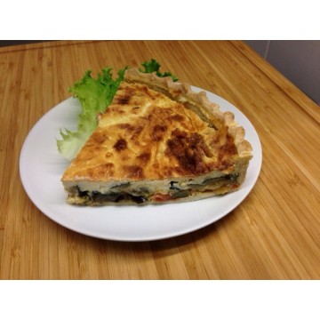 Tarte aux légumes provençaux et à la brousse et salade verte*