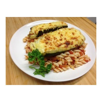 Courgettes farcies au fromage et gratin dauphinois et purée de carottes*