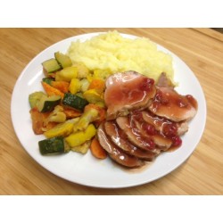 Filet mignon aux airelles, gratin dauphinois et haricots verts