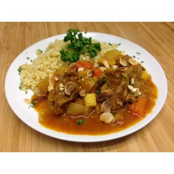 Tajine d'agneau aux figues, légumes mijotés et mélange de graines