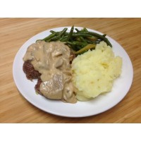 Boulettes de bœuf forestières, écrasé de p.d.terre et haricot vert persillade
