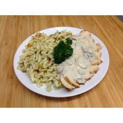 Emincé de poulet, pennes au pesto et caponata sicilenne