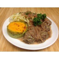 Boulettes de bœuf sauce échalotes, tagliatelles et flan de légumes 