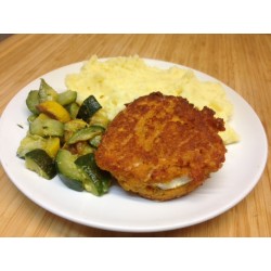 Steak végétarien tomate basilic, purée de carottes et gratin de courgettes