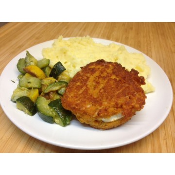 Steak végétarien tomate basilic, purée de carottes et gratin de courgettes