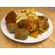Boulettes d'agneau sauce au curry, riz et courgettes persillade