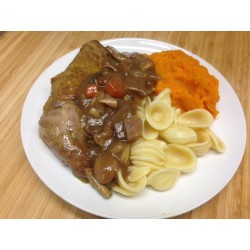 Emincé de dindes aux marrons, purée de potiron et pommes sautées
